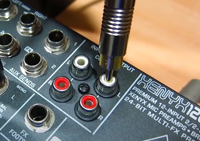 Conexión mesa de mezclas a interfaz de audio - RCA